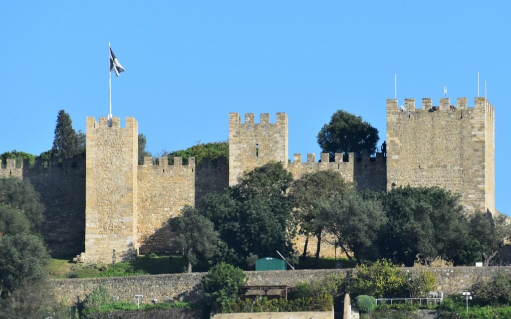 Muren van het Castelo de São Jorge