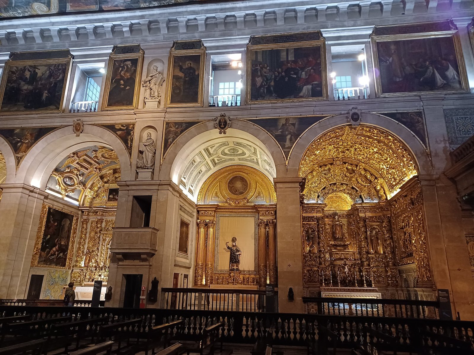 Sobere gevel van de Igreja de Sao Roque in Bairro Alto in Lissabon