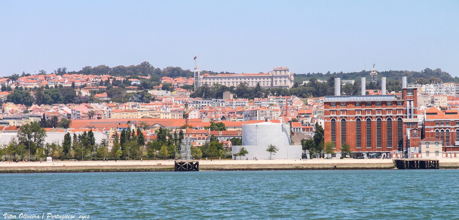 Oude turbinehal van de elektriciteitscentrale Central Tejo in Lissabon