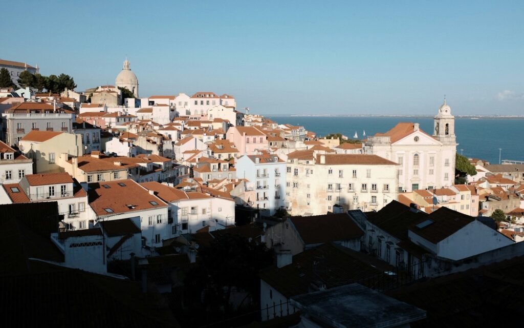 Uitzicht vanaf een miradouro over Lissabon
