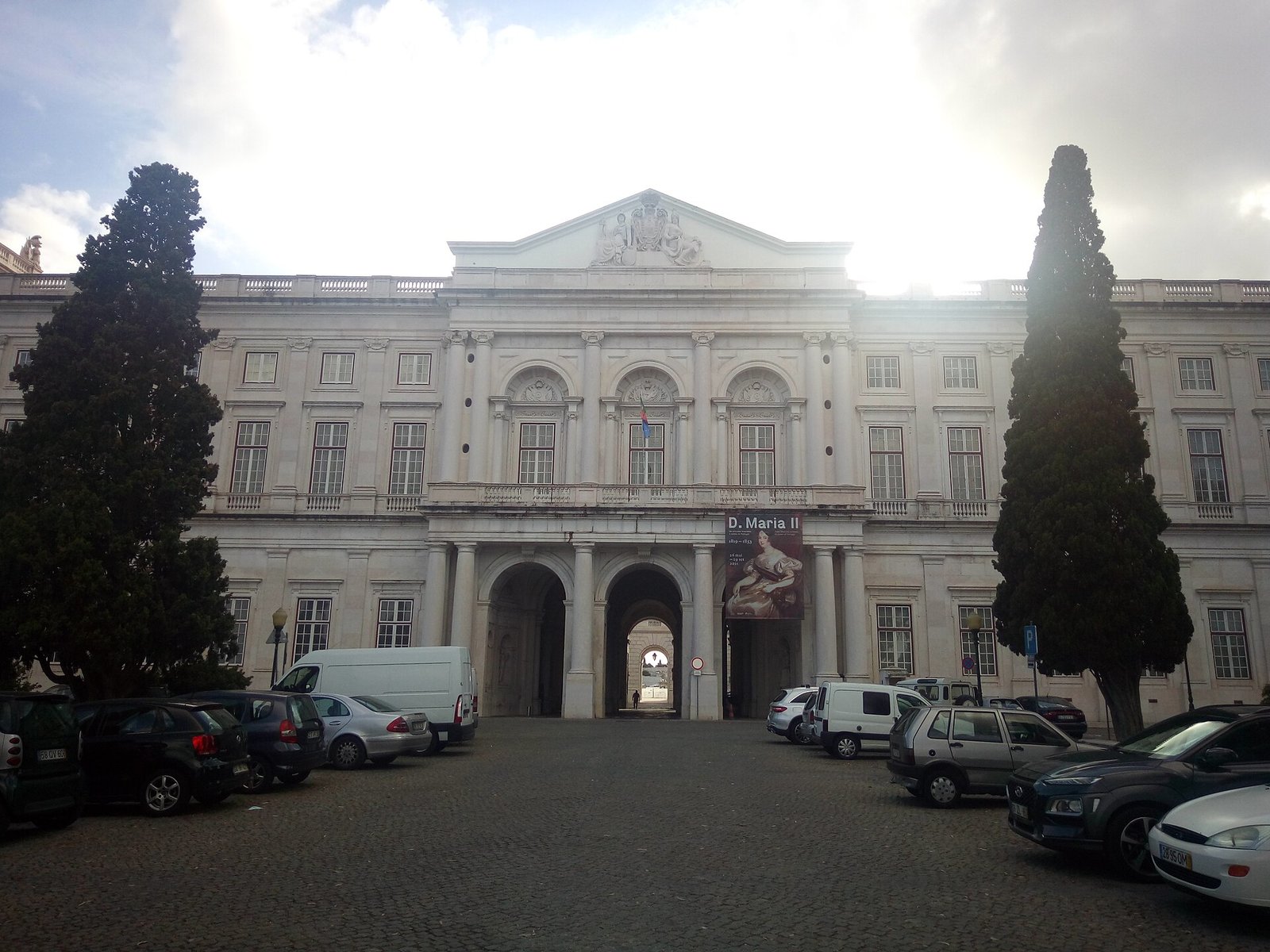 Neoklassieke gevel van het Palacio Nacional da Ajuda in Lissabon